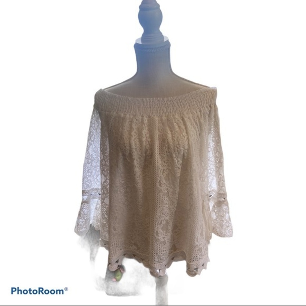 SALE NOW- Beautiful white boho‎ lace shirt small will be donated soon